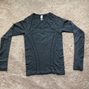 Cute gray Ivivva long sleeve shirt.